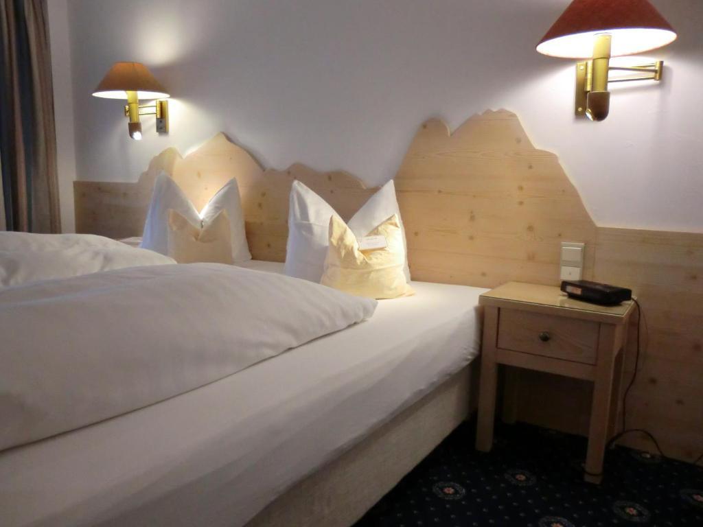 Hotel Rheinischer Hof Garmisch-Partenkirchen Room photo